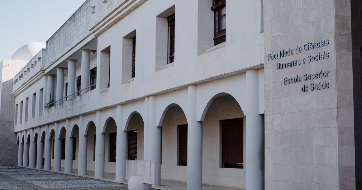 Escola Superior de Saúde background