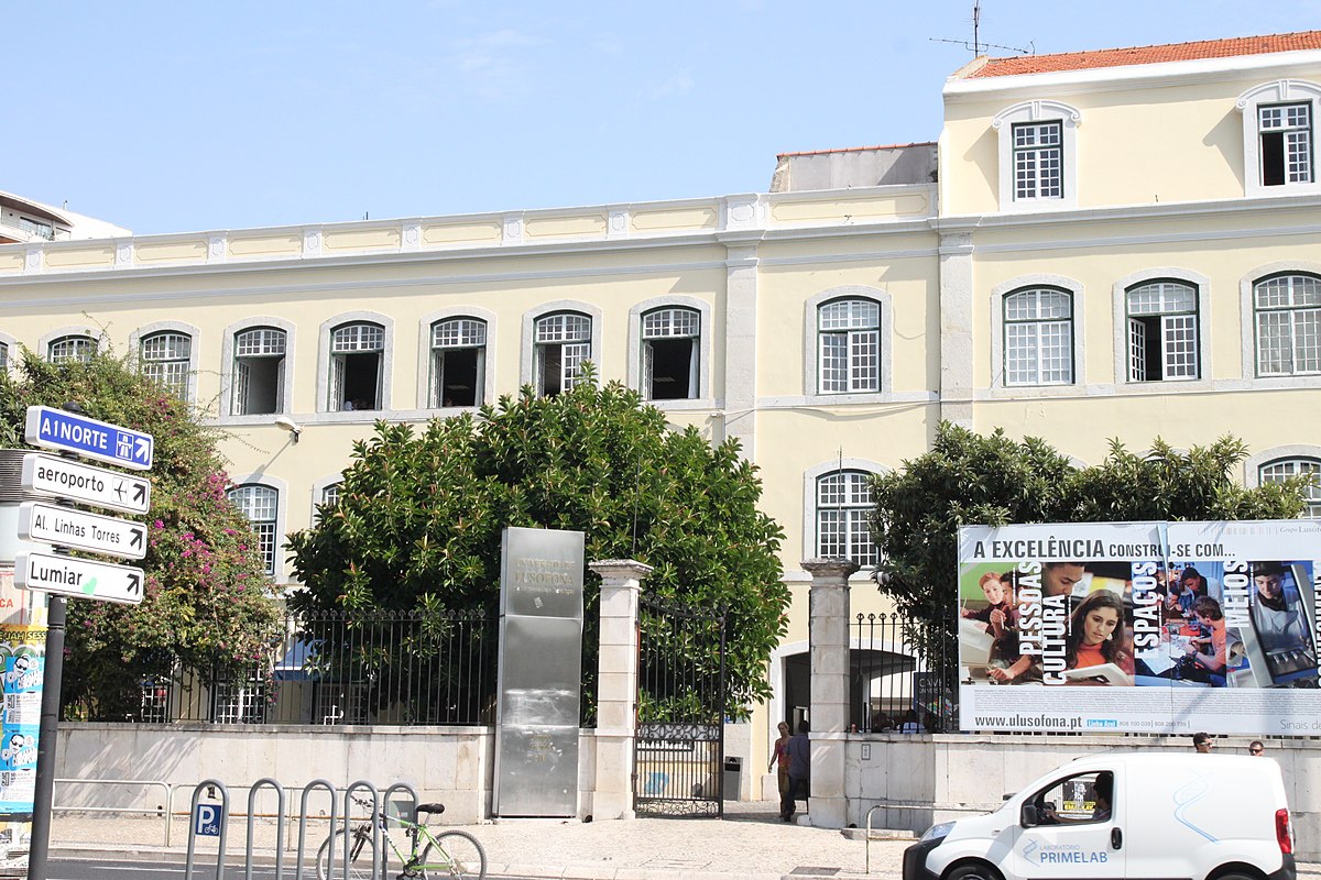 Centro Universitário Lusófona ‐ Lisboa background