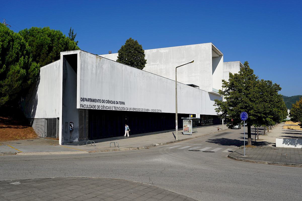 Faculdade de Ciências e Tecnologia background